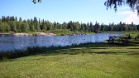 Simojoki ja leirintäalueen ranta, jossa lepäilin (kaljottelin) 2 päivää kipeytyneen kantapään takia.