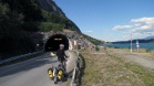 Viimeinen tunneli, aika rikkoa lakia :). Tunneli oli pimeä, kostea ja huonokuntoinen.