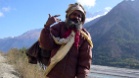 P1010152  Intialainen pilgrimi paluu matkalla Muktinath:sta - Rajasthaniin. Kävellen matkaan kuluu kuulemma 3kk.
